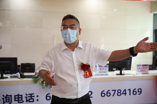 1654565653982103.jpg 乔树斌副院长主持并介绍服务中心功能_副本.jpg